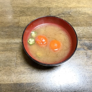 簡単レシピ　味噌汁レシピ　トマトとおくらの味噌汁